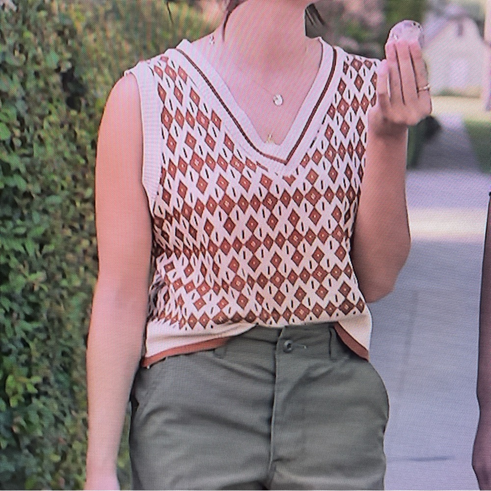 ADIKA Argyle Sweater Vest V Neck Checkered Pattern get that preppy look